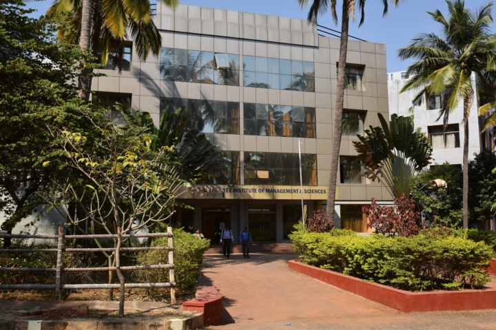https://cache.careers360.mobi/media/colleges/social-media/media-gallery/9740/2019/4/10/Campus view of Padmashree Institute of Management and Sciences Bangalore_Campus-view.jpg